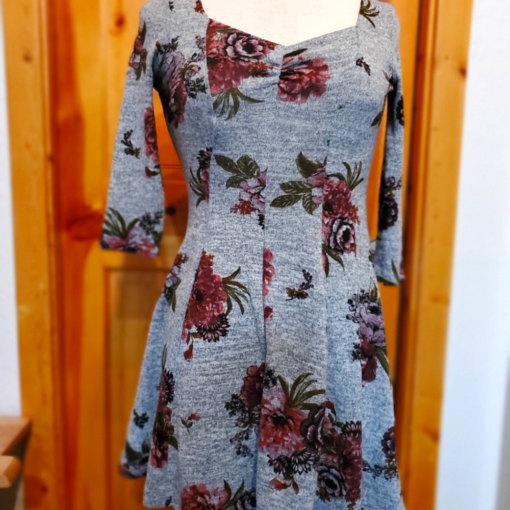 Mid length, 3/4 sleeve floral A-line dress in size small